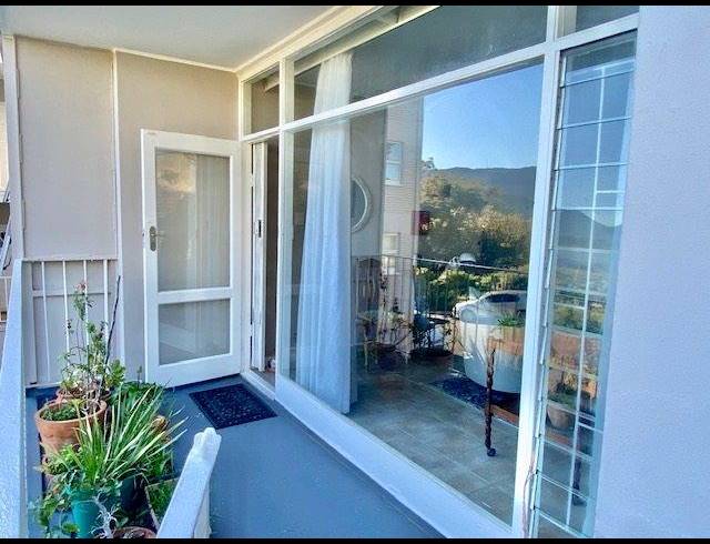 2 BEDROOM APARTMENT FOR SALE IN FISH HOEK